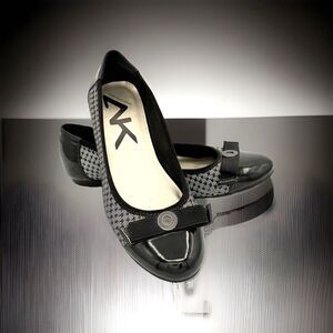 Anne Klein Sport Aracelli Black Dot Patent Gloss Ballet Flats Coin & Bow 7M